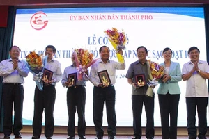 TP.HCM: Người dân rưng rưng vì thoát cảnh chờ mua nước