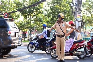 Quận 12 giải tỏa ùn tắc tại điểm đen giao thông