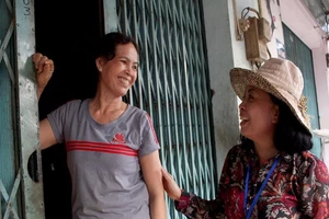 Người dân nhắn tin động viên Chủ tịch Bình Trị Đông B