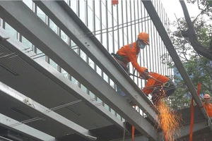 Ông Hải cho phá dỡ mái che khổng lồ của Saigon Center