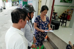 Chứng tử cho dân: Ngày lễ, cuối tuần cũng phải làm