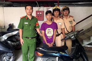 CSGT truy đuổi 2 kẻ giật điện thoại du khách 