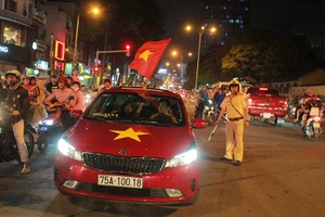 CSGT bố trí dày đặc bảo vệ U-23 đến sân Thống Nhất