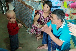 ‘Anh sửa xe, tôi may vá, khó khăn sẽ không còn dồn dập’