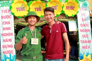 'Chúng em sẽ đợi ngày thầy xong quân ngũ về lại trường'