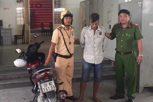 CSGT trạm Tân Túc 'xuất kích' tóm gọn tên trộm xe AirBlade 