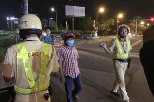 Thanh niên 'cù nhầy', hỏi CSGT 'biết nhậu không?'