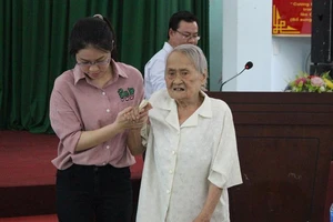 Cử tri 93 tuổi bức xúc việc tụ tập gây rối