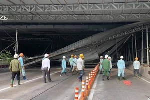 Xác định chủ chiếc xe tải tông sập giàn giáo hầm Thủ Thiêm