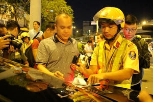 CSGT đối phó với lái xe say rượu 