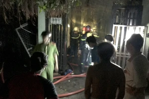 Nửa đêm, cả khu phố nháo nhào vì xe máy phát nổ