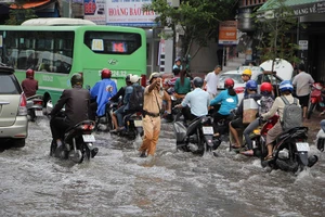 Trung tâm chống ngập TP.HCM nói gì về 66 tuyến đường bị ngập?