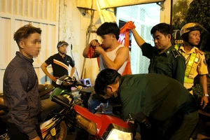 CSGT TP.HCM tạm giữ hơn 100 xe của những người đi 'bão' 