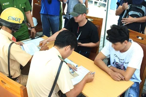 Quận 2 lật tẩy 6 tài xế dương tính ma túy khai do thuốc cảm