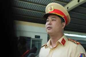 CSGT đeo camera xử lý tài xế không thắt dây an toàn