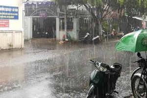 Từ 2-4 TP.HCM và nhiều tỉnh tiếp tục mưa bất chợt sau 13 giờ