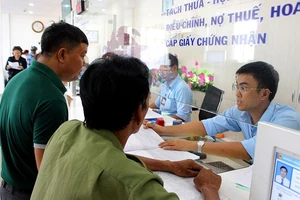 Quận Tân Bình: Buổi tối dân vẫn có thể lên phường nộp hồ sơ