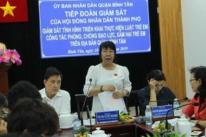 Bức xúc vụ để mẹ gõ cửa tìm nơi giám định khi con bị xâm hại