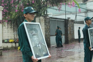 Những hình ảnh xúc động trước nhà riêng Đại tướng Lê Đức Anh