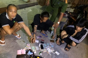 CSGT quận 12 bắt quả tang nghi can tàng trữ ma túy