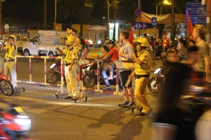 CSGT tạo điều kiện để dân cổ vũ trận chung kết SEA Games