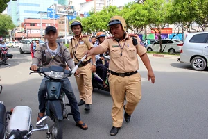TP.HCM:5 phó phòng CSGT trực tiếp tham gia đợt tổng kiểm soát 