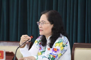 Cụ bà 80 tuổi ở Nhà Bè mong được sống đến ngày thấy cây cầu