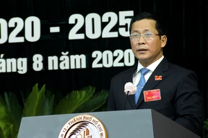 Ông Trần Hoàng Danh tái đắc cử Bí thư quận 12