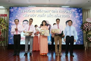 Trao giải 3 cây bút xuất sắc báo Pháp Luật TP.HCM năm 2020