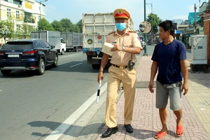 Nhiều lần bị CSGT phạt tốc độ, tài xế than 'do áp lực'