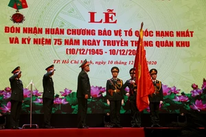 Quân khu 7 nhận Huân chương bảo vệ Tổ quốc hạng Nhất