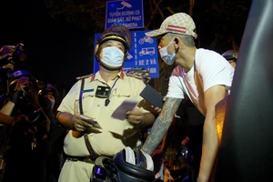 Mở cao điểm chống đua xe, CSGT TP.HCM phát hiện 5 tốp tụ tập 