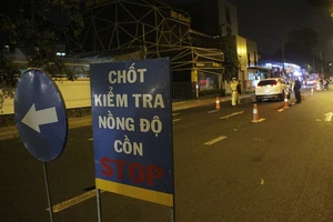 Chở sếp say, tài xế ô tô bị máy phát hiện có nồng độ cồn