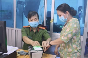 Làm ngày, làm đêm để cấp CCCD có chip cho dân trước Tết