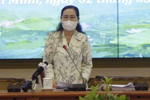 Bà Nguyễn Thị Lệ, Phó Bí thư Thành uỷ TP.HCM, chỉ đạo công tác bầu cử tại TP Thủ Đức. Ảnh: T.TUYỀN