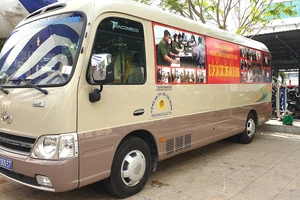 TP.HCM cấp CCCD gắn chip ngay trên xe ô tô lưu động