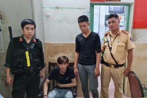 Cướp giật ép, đạp xe đặc chủng của CSGT Bến Thành để trốn