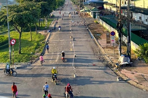  Ra quân từ 5 giờ sáng, dẹp chợ tự phát gần công ty PouYuen