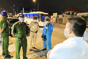 Tài xế bị xử phạt vì không giấy xét nghiệm, kéo dài thời gian xử lý