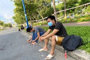 Hai anh em phụ hồ muốn về quê nhưng lên nhầm ‘chuyến xe vi phạm’