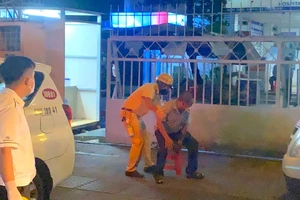  Cảnh sát hỗ trợ viện phí, taxi miễn cước để đưa người đàn ông đi cấp cứu