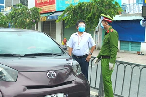 Chỉ đạo khẩn vụ xe ô tô con xin mã luồng xanh sai quy định