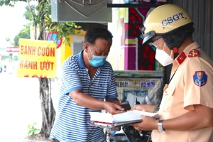 15 ngày nới lỏng giãn cách, CSGT TP.HCM xử phạt hơn 13.000 vi phạm