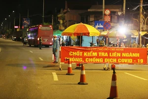 Nóng: TP.HCM tạm ngưng các chốt kiểm soát dịch ở cửa ngõ từ 18 giờ hôm nay