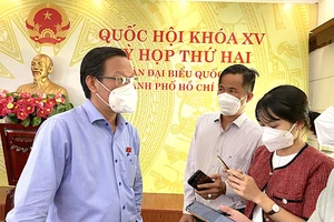 Chủ tịch Phan Văn Mãi nói về bán ăn tại chỗ, mở lại trường học...