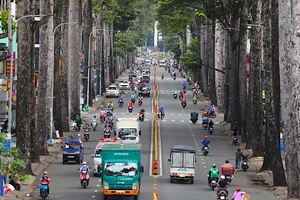 Ba quận, huyện ở TP.HCM tăng cấp độ dịch, một xã 'vùng đỏ'