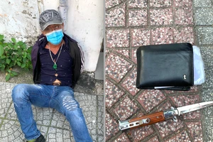 CSGT rút súng khống chế kẻ cầm dao đâm 2 phụ nữ ở quận 1