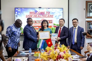 Tổng thống Sierra Leone thăm và làm việc với Khu Công nghệ cao TP.HCM