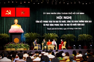 'Đến mì gói bị thiếu hành lá cũng được lãnh đạo TP.HCM vận động'