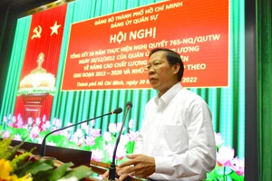 Chủ tịch UBND TP.HCM Phan Văn Mãi phát biểu chỉ đạo tại Bộ Tư lệnh TP.HCM. Ảnh: HÙNG KHOA